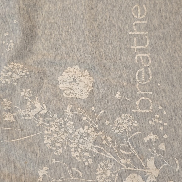 Chic Gray Sleeve Tee "Breathe", sz s - Picture 4 of 6